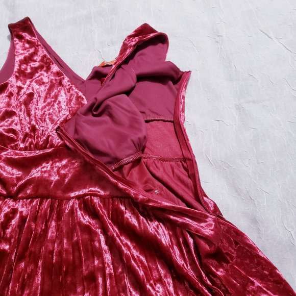 3/$30! Modcloth Splendorous Spree Pink Crushed Velvet Pleated Dress - Picture 10 of 12